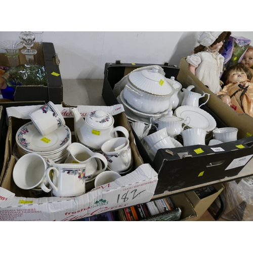 182 - Two boxes of Chodziez white and gilt dinnerware and Royal Doulton Autumn Glory tea set