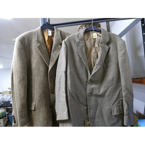 195 - Gents Harris Tweed jacket and dog toothed jacket