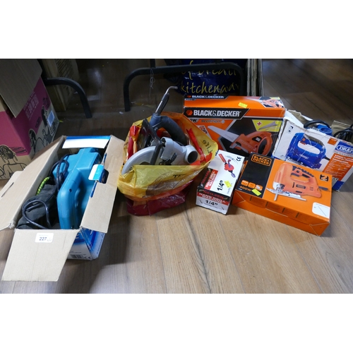 227 - Silverline belt sander, Black & Decker Scorpion saw, Draper jigsaw etc  NOTE - The belt sander h... 