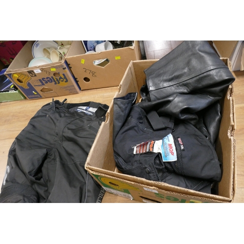 279 - Box of motorcycle trousers, including leathers (size 40