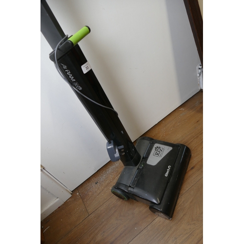 33 - Air Ram K9 Gtech upright cordless vacuum claner