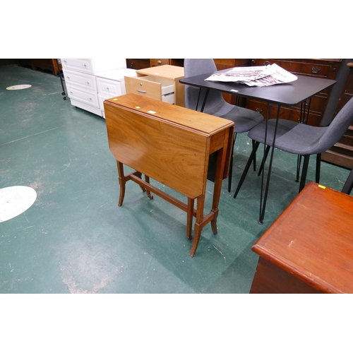 575 - Victorian mahogany Sutherland table