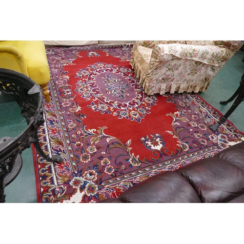 597 - Fringed red floral patterned rug, width 190 cm, length +/- 220 cm