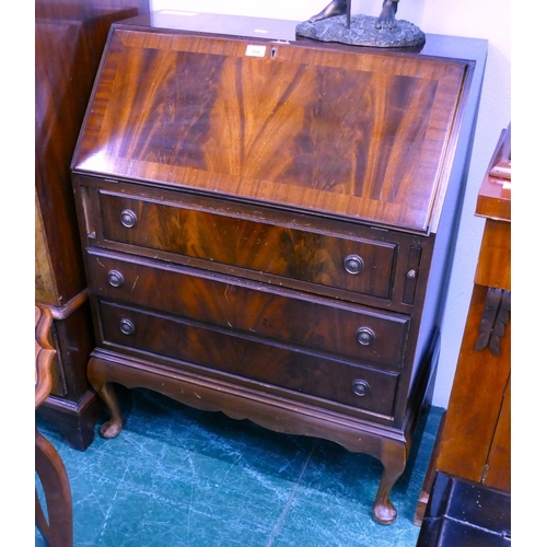 554 - Veneered reproduction bureau (AF)