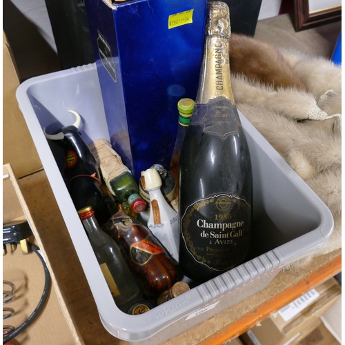 100 - Box of vintage alcohol and miniatures - 1985 St Michael bottle of Champagne and Harvey's Bristol Cre... 