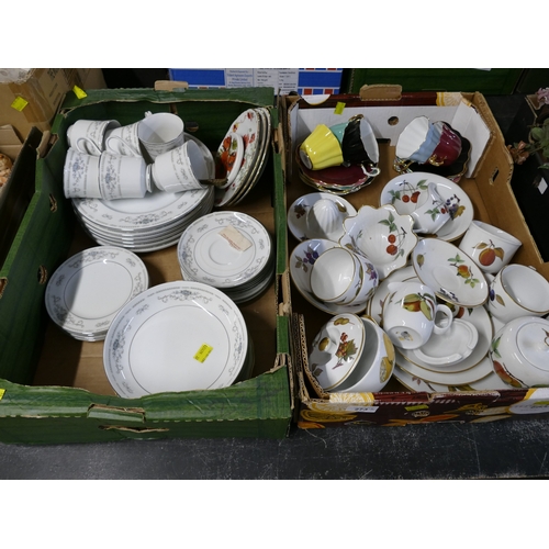 273 - Two boxes of royal Worcester Evesham dinnerware, Royal Stuart cups and saucers and Diane pattern par... 