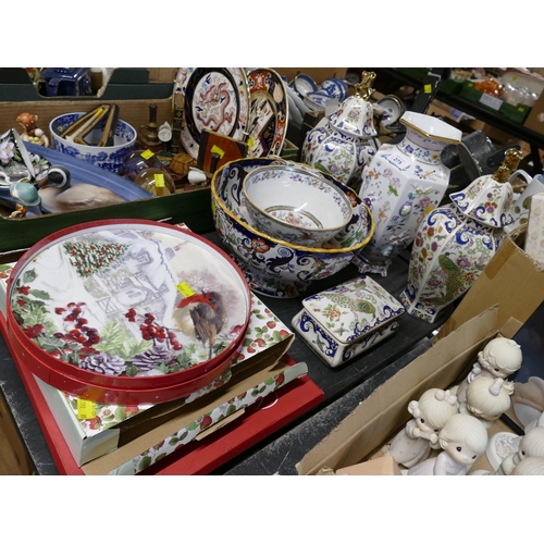 275 - Oriental themed ceramics, vases, lidded jars, footed bowls etc and three boxed Christmas collectors'... 