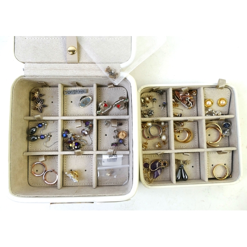 313 - Jewellery box with earrings and rings