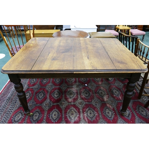 495A - Victorian oak dining table