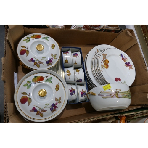 244 - Box of Royal Worcester Evesham dinner plates, casserole  dishes, ramekins etc