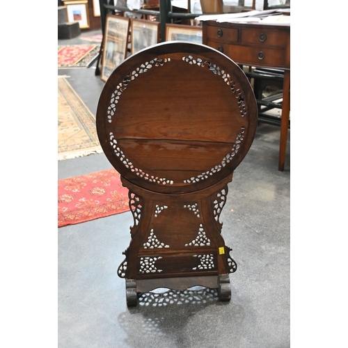 38 - A Chinese hardwood inlaid mother of pearl table screen. Height 85 cm, top diameter 46 cm.