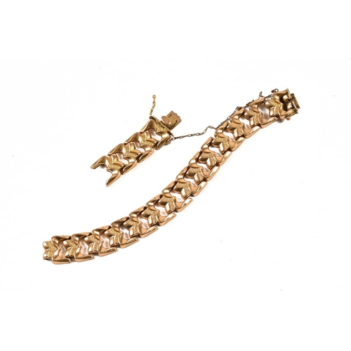 368 - An 18 ct rose gold bracelet (damaged). 22.5 grams.