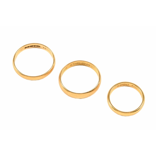 369 - Three 22 ct gold wedding bands. 11.5 grams.