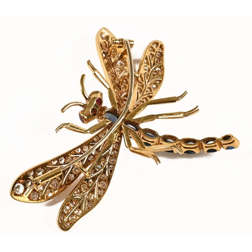 439 - A dragonfly yellow metal coloured brooch, extremely detailed and fine, the tail and body consisting ... 