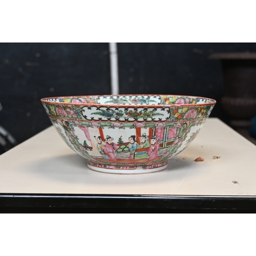 57 - A large Chinese Cantonese fruit bowl. Diameter 30 cm.