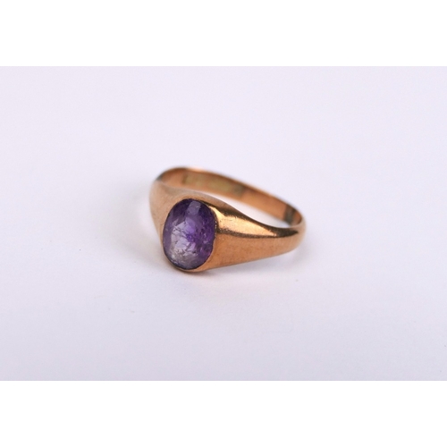 32 - 9 ct gold ring set with amethyst coloured stone, size T/U, weight 4.5 grams