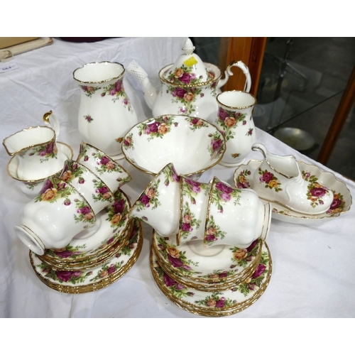 562 - Royal Albert Old Country Roses part tea set, vases, trinkets etc