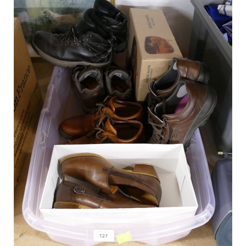 127 - Box of men's shoes