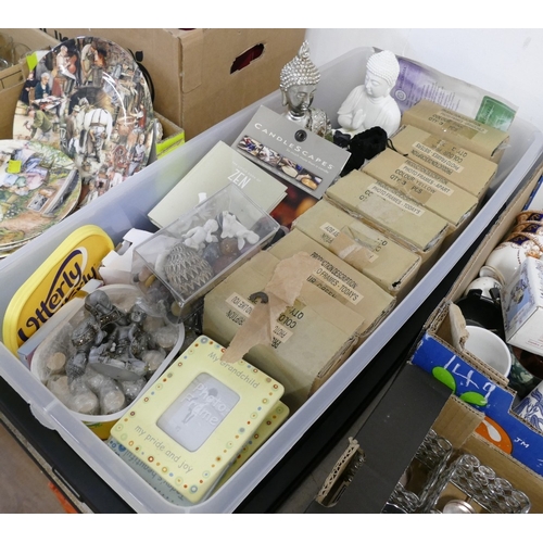 150 - Mineral stones, Buddha ornaments, photo frames