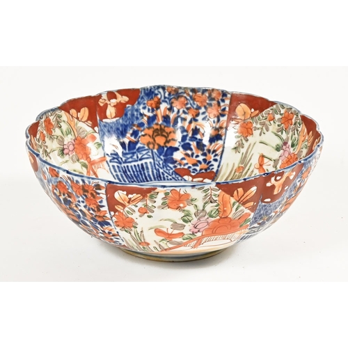 131 - An antique Imari bowl, 24 cm diameter, 9 cm high.