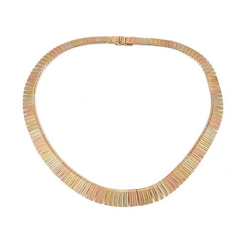 275 - A 9 ct gold three coloured necklace. Length 43 cm, gross weight 32.3 grams (see illustration).