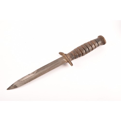 310 - A US M3 Fighting / Trench Knife by Imperial, the steel blade semi double edged, the blade stamped US... 