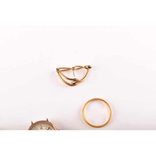 71 - A group of gold jewellery items, to include a 22ct gold wedding band, a ladies 9ct yellow gold Rotar... 