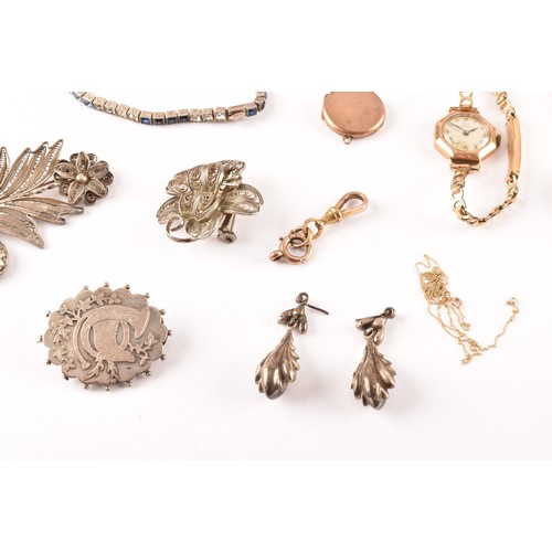 71 - A group of gold jewellery items, to include a 22ct gold wedding band, a ladies 9ct yellow gold Rotar... 