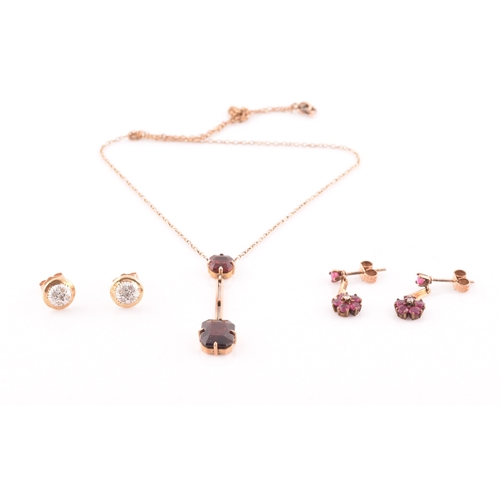 74 - An early 20th century 9ct yellow gold and garnet drop pendant necklace, together with a pair of yell... 