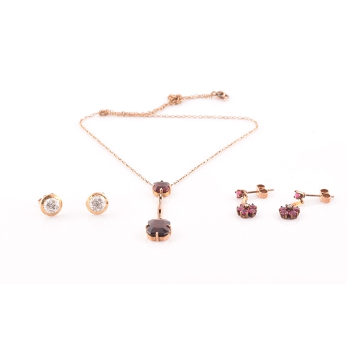 74 - An early 20th century 9ct yellow gold and garnet drop pendant necklace, together with a pair of yell... 