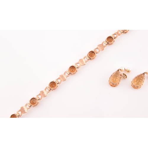 90 - A 9ct yellow gold and orange citrine bracelet, fancy links interspersed with eight round-cut claw-se... 