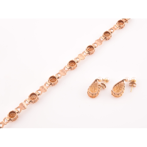 90 - A 9ct yellow gold and orange citrine bracelet, fancy links interspersed with eight round-cut claw-se... 