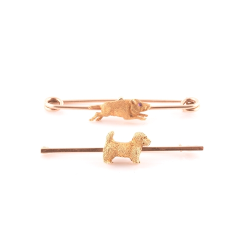 91 - A 15ct yellow gold bar brooch, mounted with a small terrier with textured fur, brooch 5.1 cm long, t... 