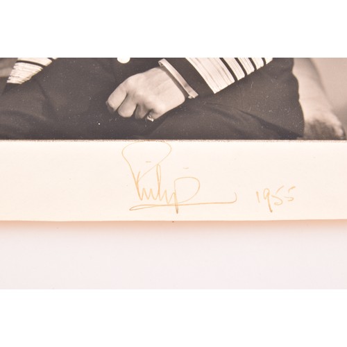 292 - A pair of signed photographs of Queen Elizabeth II and Prince Philip the Duke of Edinburgh, both sig... 