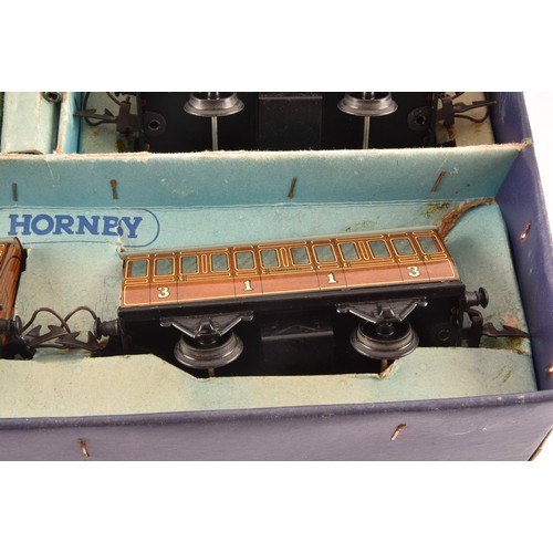 303 - A vintage boxed Hornby Train clockwork O gauge No 101 Tank Passenger Set made by Meccano Ltd Liverpo... 