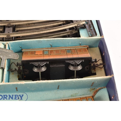 303 - A vintage boxed Hornby Train clockwork O gauge No 101 Tank Passenger Set made by Meccano Ltd Liverpo... 