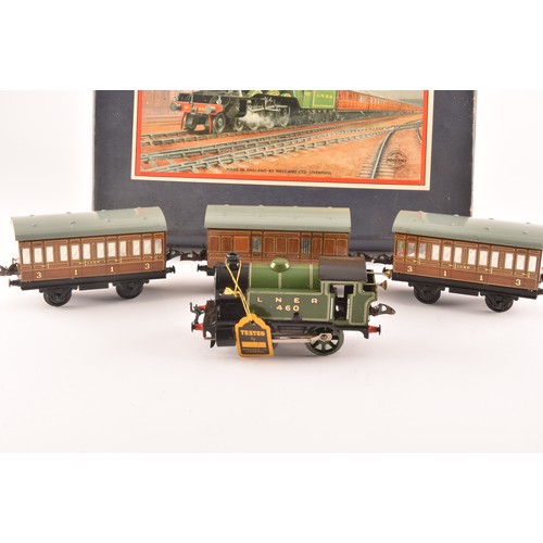 303 - A vintage boxed Hornby Train clockwork O gauge No 101 Tank Passenger Set made by Meccano Ltd Liverpo... 