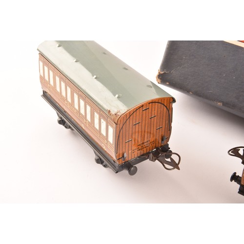 303 - A vintage boxed Hornby Train clockwork O gauge No 101 Tank Passenger Set made by Meccano Ltd Liverpo... 