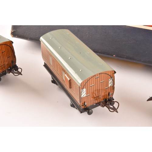 303 - A vintage boxed Hornby Train clockwork O gauge No 101 Tank Passenger Set made by Meccano Ltd Liverpo... 