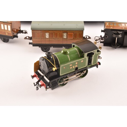 303 - A vintage boxed Hornby Train clockwork O gauge No 101 Tank Passenger Set made by Meccano Ltd Liverpo... 