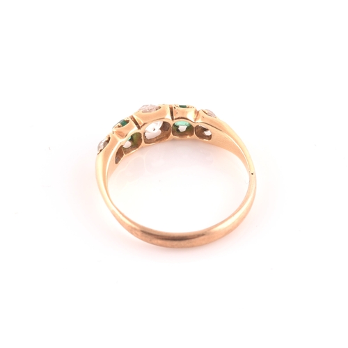 121 - A late 19th / early 20th century diamond and emerald ring, claw-set with three old-cut diamonds and ... 