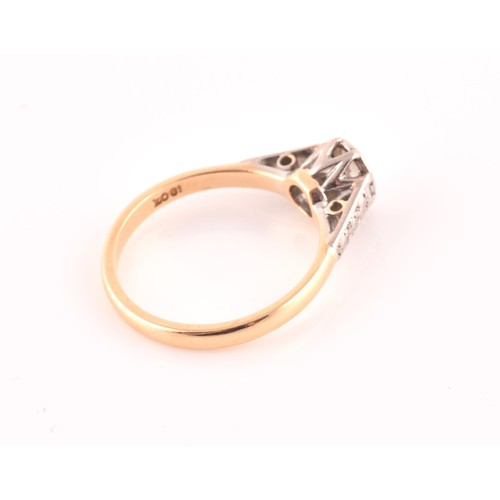 122 - An 18ct yellow gold diamond solitaire ring, set with a mixed old-cut diamond of approximately 0.33 c... 