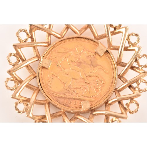 102 - A Victorian 1892 22ct gold full sovereign, set in a 9ct gold pendant mount, 5 cm long, 16.2 grams. (... 