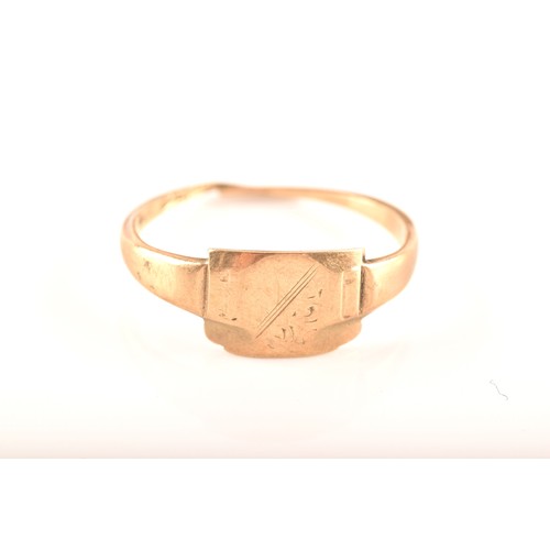 44 - A small group of 9ct gold items, including a heart shape locket, a signet ring, an engraved single  ... 