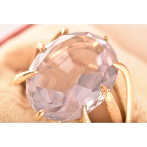 56 - A yellow metal cocktail ring set with an amethyst with an approximate weight of 13.00 carats, size N... 