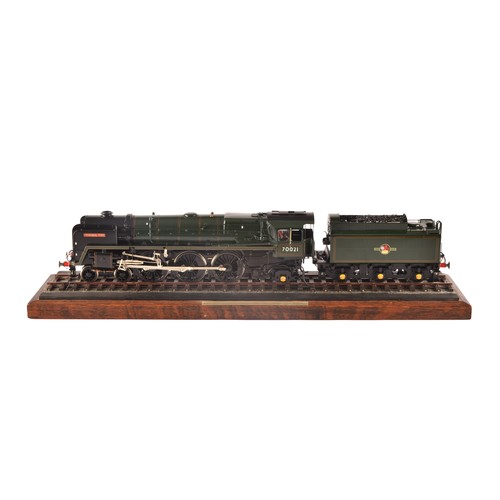 296 - A fine quality O Gauge scratch-built steam locomotive and tender 'British Railways Standard Class 7 ... 