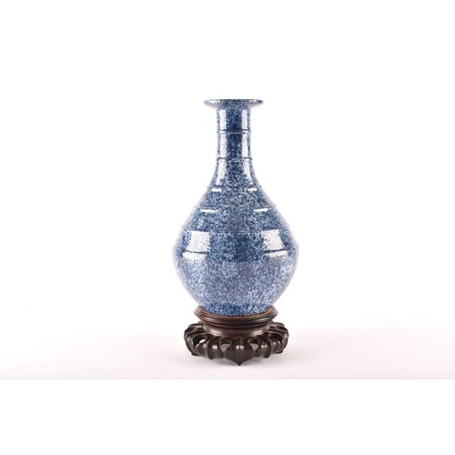 2 - A Chinese Qing Dynasty Imperial Snowflake-blue vase (清雍正 御窑青金石釉弦紋瓶), the banded body with speckled b... 