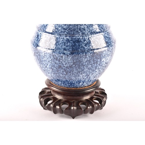 2 - A Chinese Qing Dynasty Imperial Snowflake-blue vase (清雍正 御窑青金石釉弦紋瓶), the banded body with speckled b... 