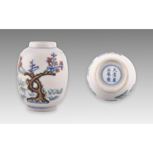 11 - A Chinese porcelain Qing Dynasty Doucai vase, Yongzheng six character mark and period (1723-1735), 8... 