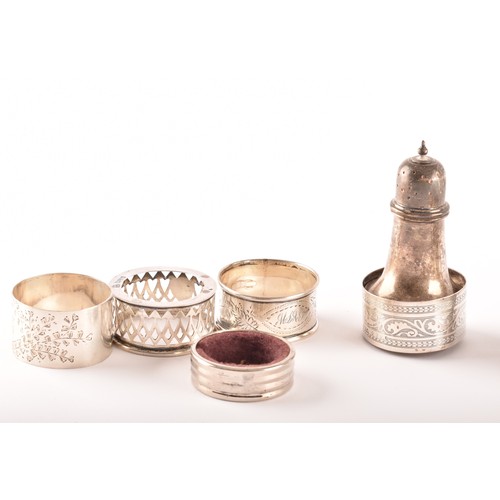 181 - A collection of silver napkin rings and silver cruet sets from various dates and makers, 4.8 ozt / 1... 